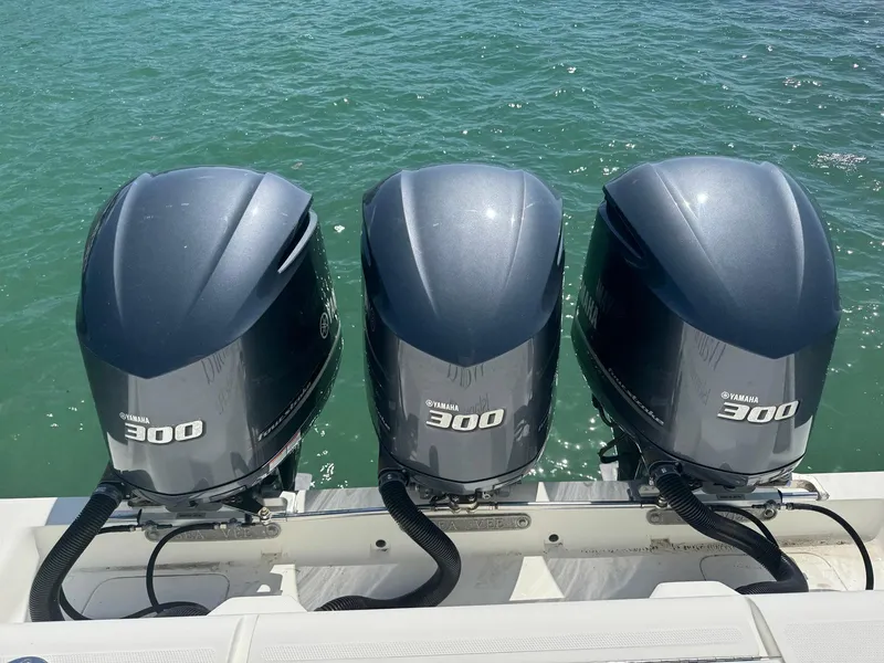 Slide: The Image of Three Yamaha 300 outboard engines on a 2014 SeaVee 390B Center Console boat. - 20