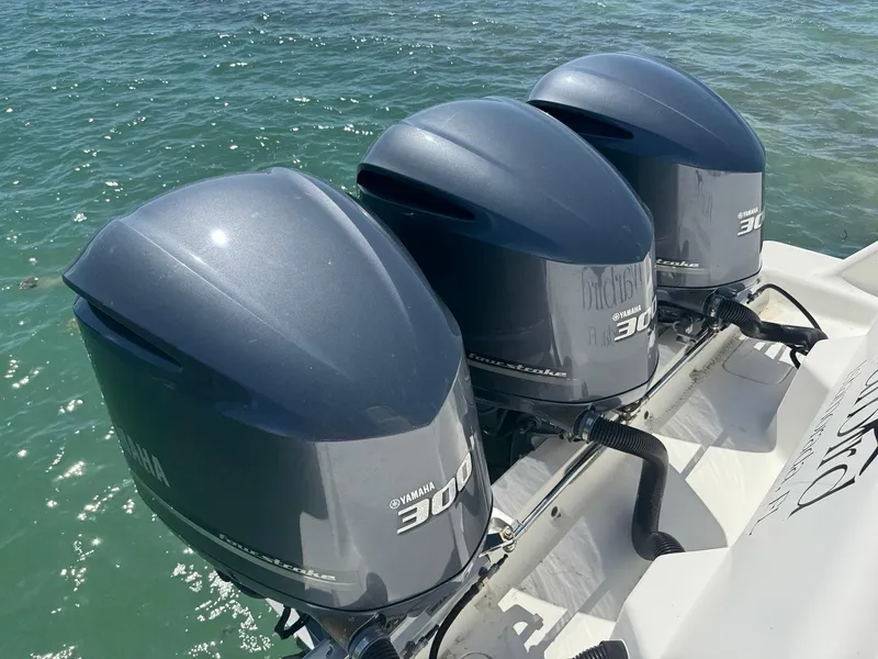 Slide: The Image of Three Yamaha 300 outboard engines on a 2014 SeaVee 390B Center Console boat. - 21