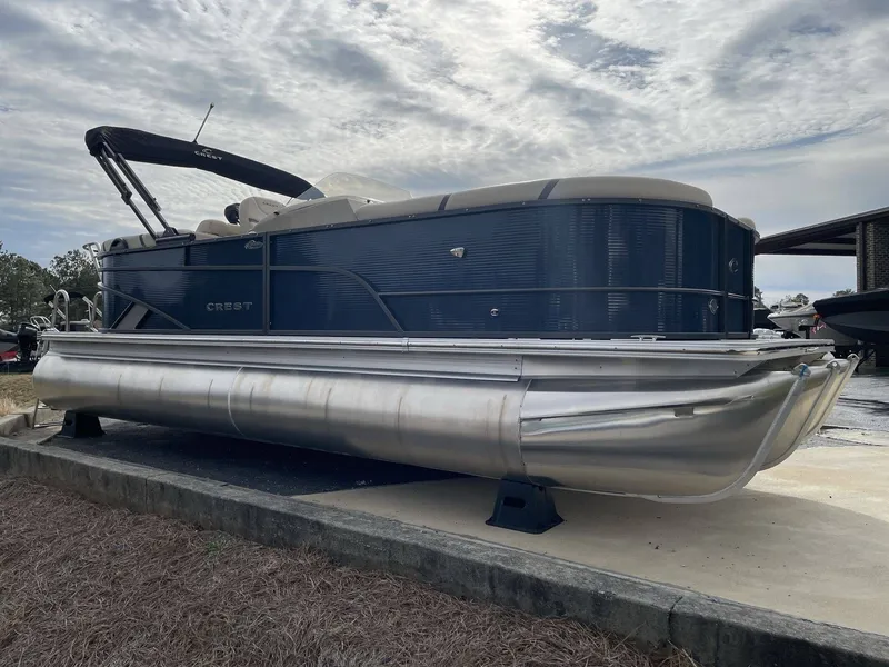 The Image of Crest Platinum 220 SLC 2024 - 1