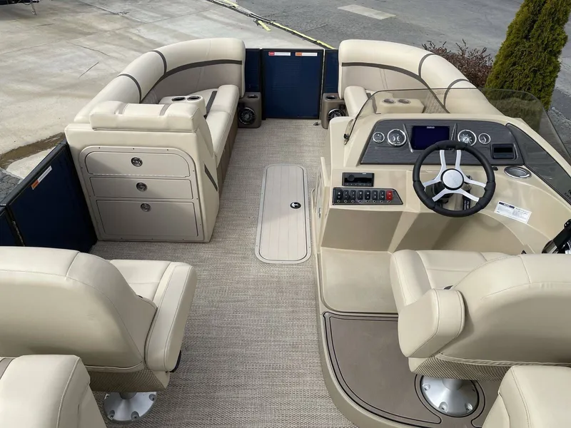 Slide: The Image of Crest Platinum 220 SLC 2024 - 8