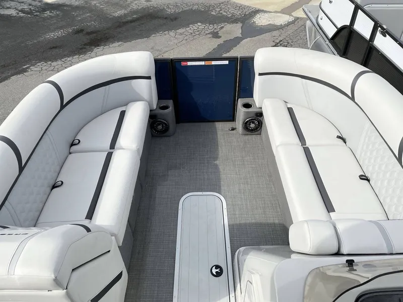 Slide: The Image of Crest Platinum 220 SLC 2024 - 8