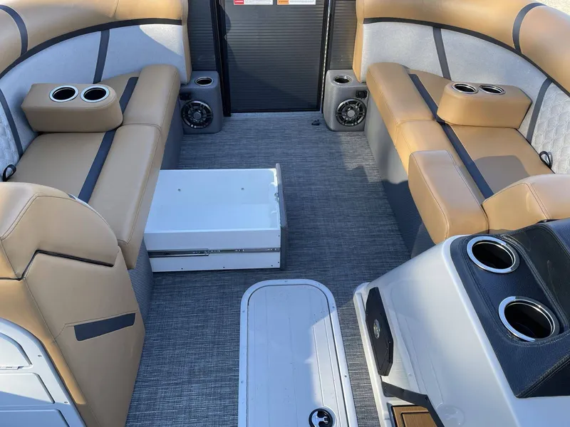 Slide: The Image of Crest Classic 220 SLSC 2025 - 12