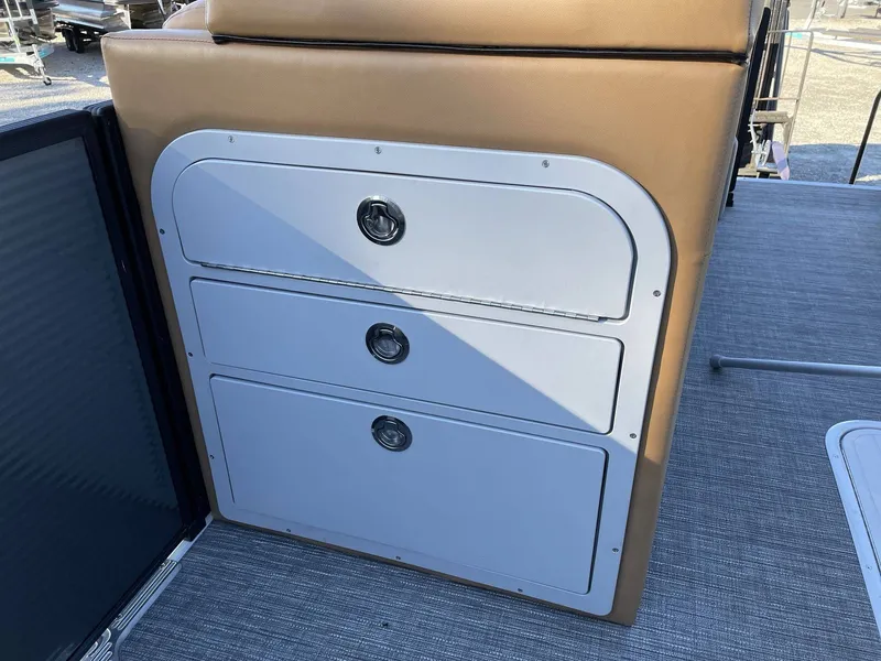 Slide: The Image of Crest Classic 220 SLSC 2025 - 15