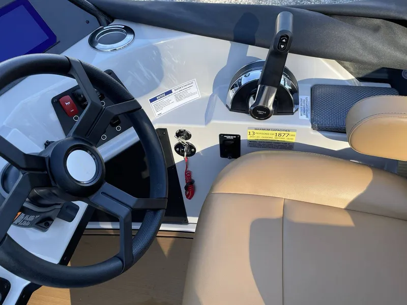 Slide: The Image of Crest Classic 220 SLSC 2025 - 17