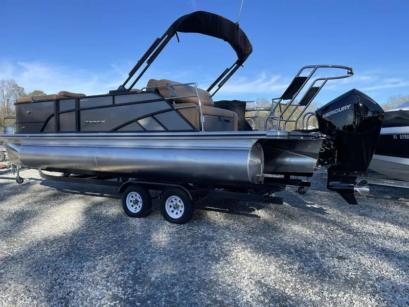 Slide: The Image of Crest Classic 220 SLSC 2025 - 20