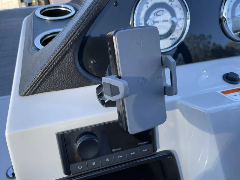 Slide: The Image of Crest Classic 220 SLSC 2025 - 3