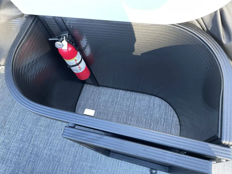 Slide: The Image of Crest Classic 220 SLSC 2025 - 8