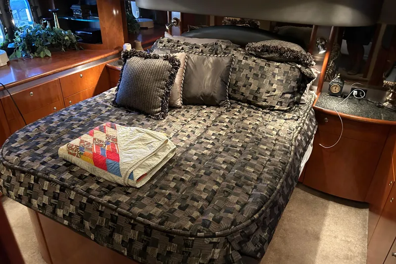 Slide: The Image of Luxurious 2005 Cruisers 500 yacht bedroom with elegant bedding and cozy decor. - 21