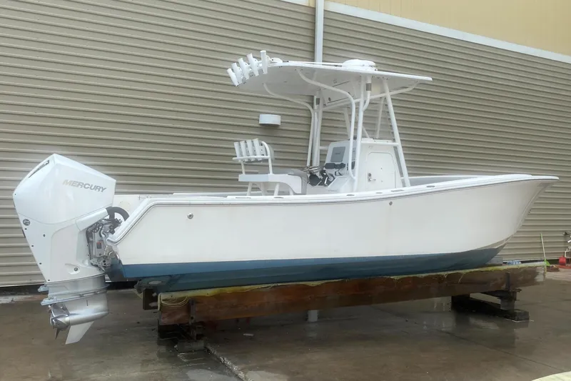 The Image of 2004 Regulator 24 Forward Seating boat with Mercury engine on display. - 0