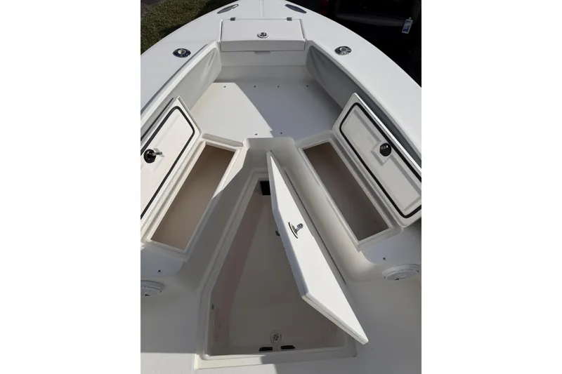 Slide: The Image of 2004 Regulator 24 Forward Seating boat with open storage compartments. - 17
