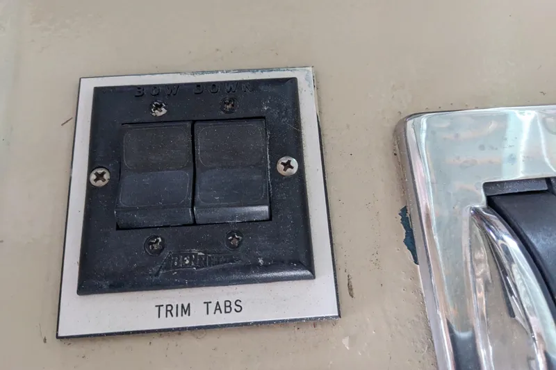 Slide: The Image of 1988 Sea Ray 390 Express Cruiser trim tabs control panel. - 46