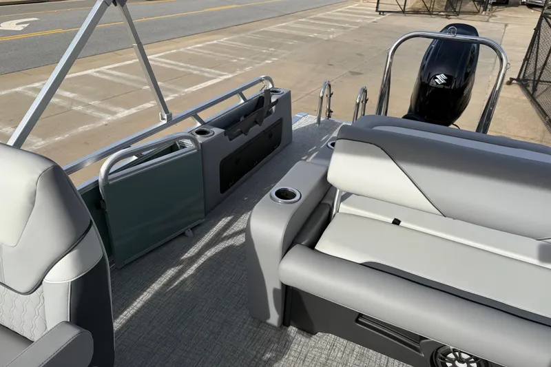 Slide: The Image of 2026 Avalon Venture 85 Versatile rear bench with sleek seating and modern design. - 13