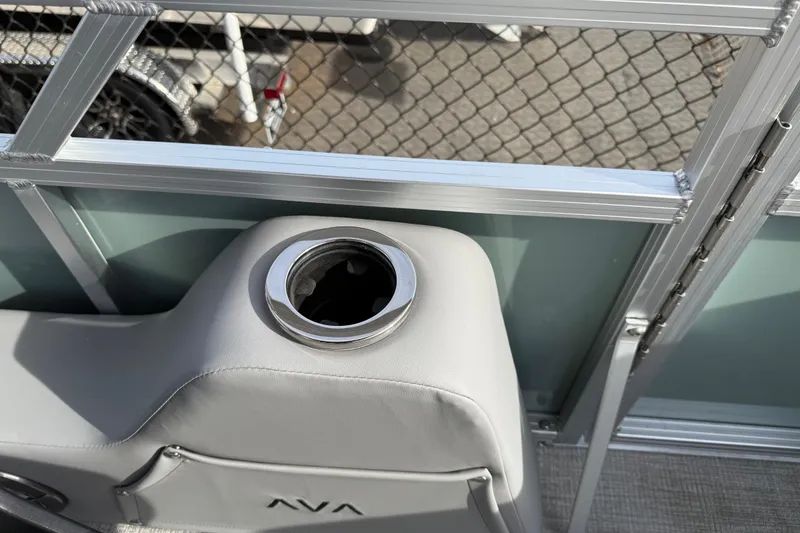 Slide: The Image of Avalon Venture 85 Versatile rear bench with cup holder, 2026 model. - 20