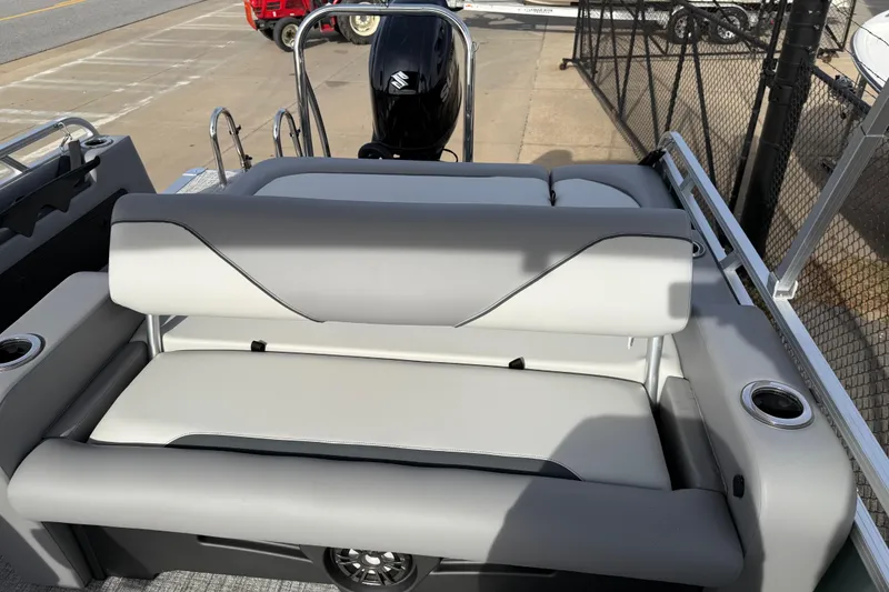 Slide: The Image of 2026 Avalon Venture 85 Versatile rear bench with sleek design and comfortable seating. - 21