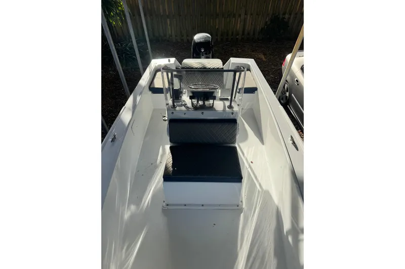 Slide: The Image of 1986 Mako 17 Center Console boat interior with seating and steering console. - 4