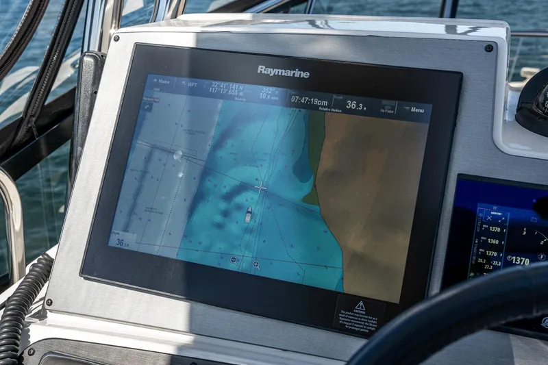 Slide: The Image of Raymarine navigation display on 2018 Sea Ray L590 Fly yacht. - 21