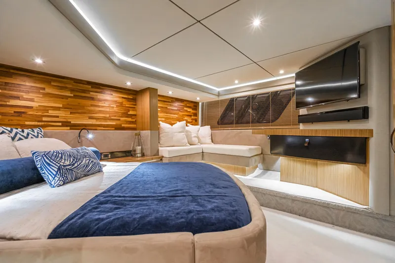 Slide: The Image of Sea Ray L590 Fly 2018 - 51