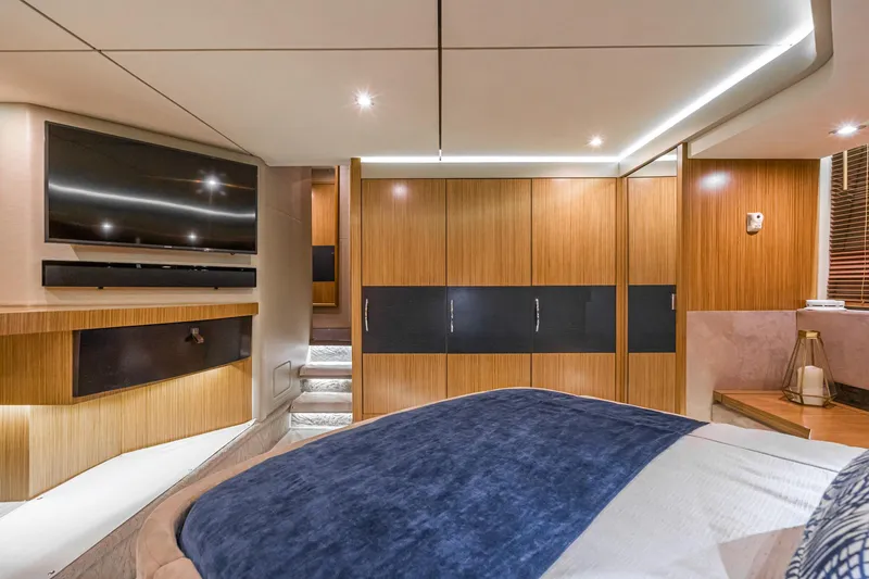 Slide: The Image of Sea Ray L590 Fly 2018 - 53