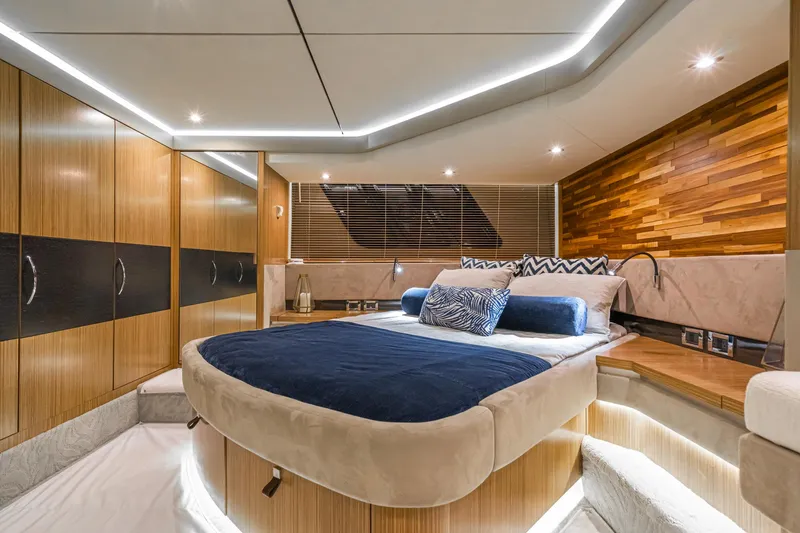 Slide: The Image of Sea Ray L590 Fly 2018 - 54