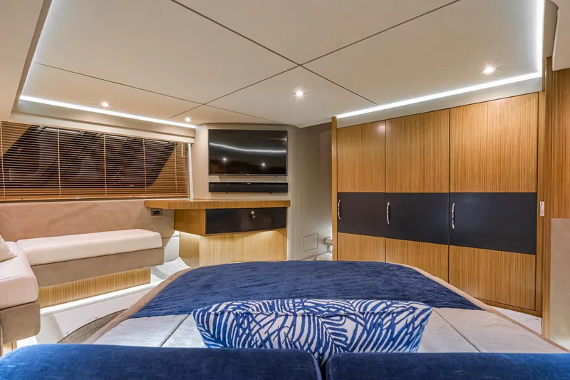 Slide: The Image of Sea Ray L590 Fly 2018 - 55