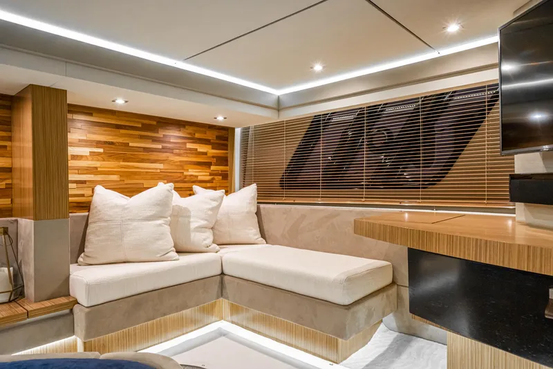 Slide: The Image of Sea Ray L590 Fly 2018 - 57