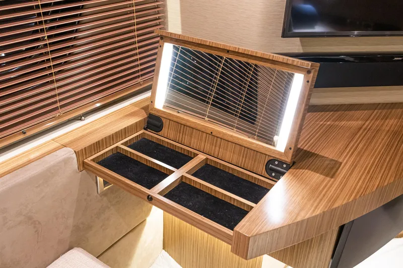 Slide: The Image of Sea Ray L590 Fly 2018 - 58