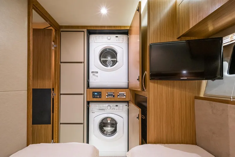 Slide: The Image of Sea Ray L590 Fly 2018 - 63