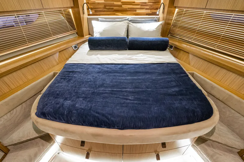 Slide: The Image of Sea Ray L590 Fly 2018 - 64