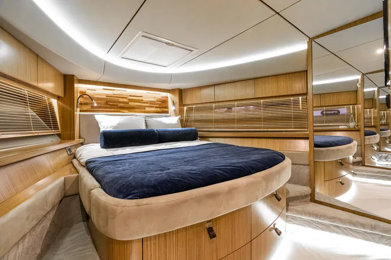 Slide: The Image of Sea Ray L590 Fly 2018 - 65