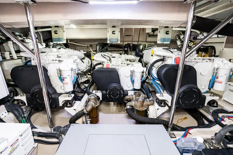 Slide: The Image of Sea Ray L590 Fly 2018 - 73