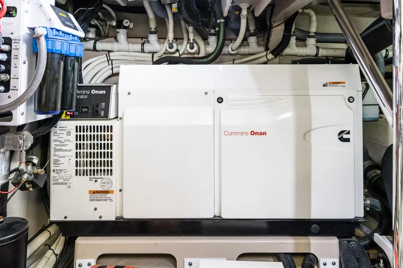 Slide: The Image of Sea Ray L590 Fly 2018 - 75