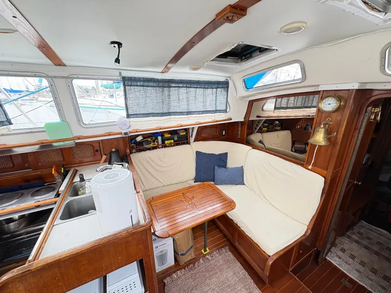 Slide: The Image of Islander Freeport 36 1977 - 4