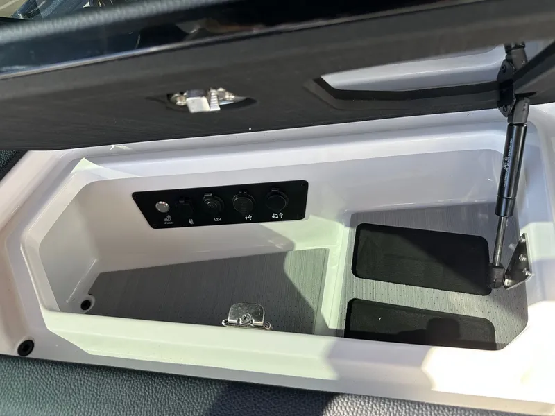 Slide: The Image of Nautique Super Air Nautique G23 Paragon 2026 - 33