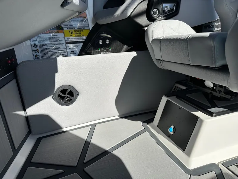 Slide: The Image of Nautique Super Air Nautique G23 Paragon 2026 - 50