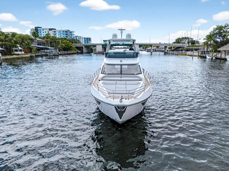 Slide: The Image of Azimut 53 FLY 2024 - 10