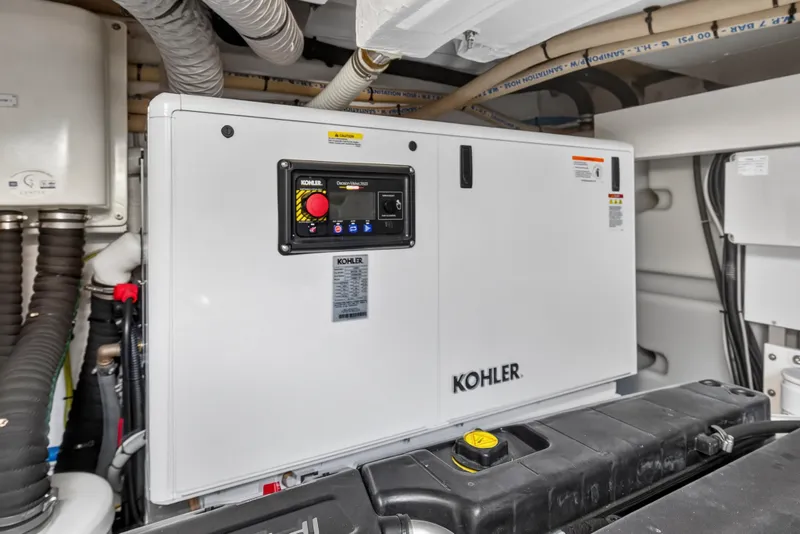 Slide: The Image of Azimut 53 FLY 2024 - 102