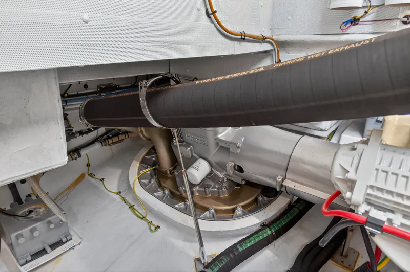 Slide: The Image of Azimut 53 FLY 2024 - 105