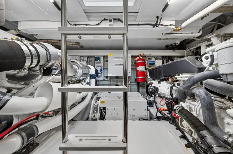 Slide: The Image of Azimut 53 FLY 2024 - 106