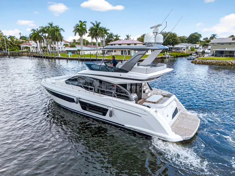 Slide: The Image of Azimut 53 FLY 2024 - 12