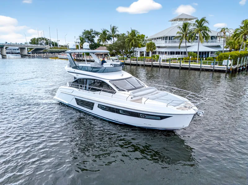 Slide: The Image of Azimut 53 FLY 2024 - 14