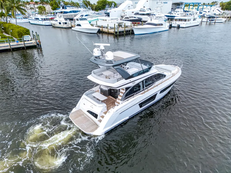 Slide: The Image of Azimut 53 FLY 2024 - 16