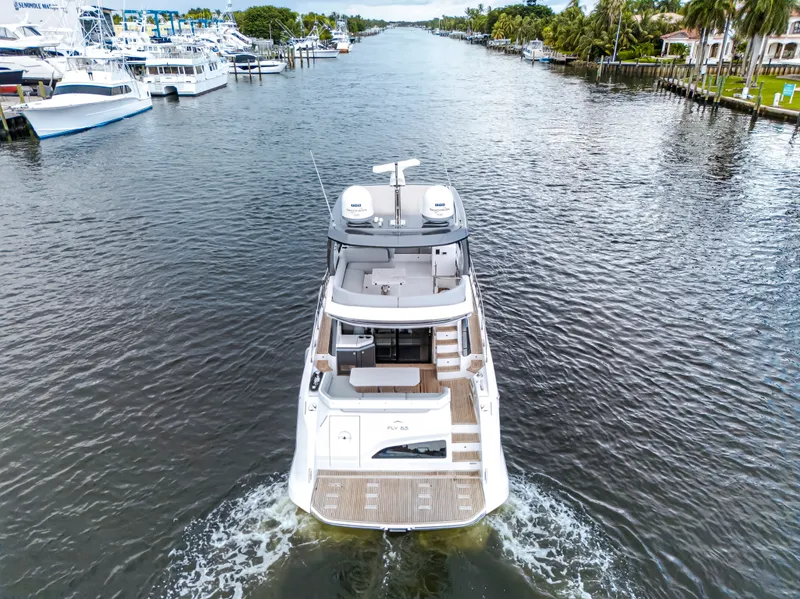 Slide: The Image of Azimut 53 FLY 2024 - 17