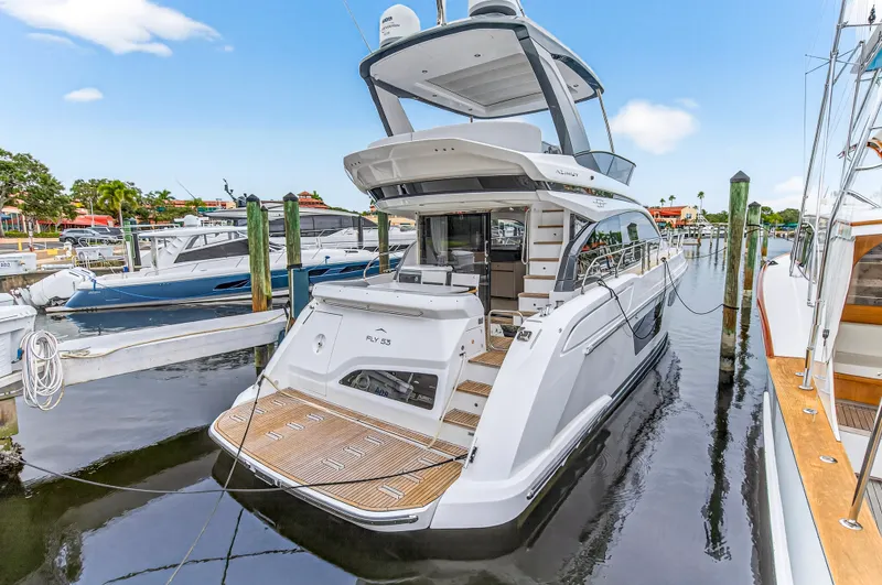 Slide: The Image of Azimut 53 FLY 2024 - 25