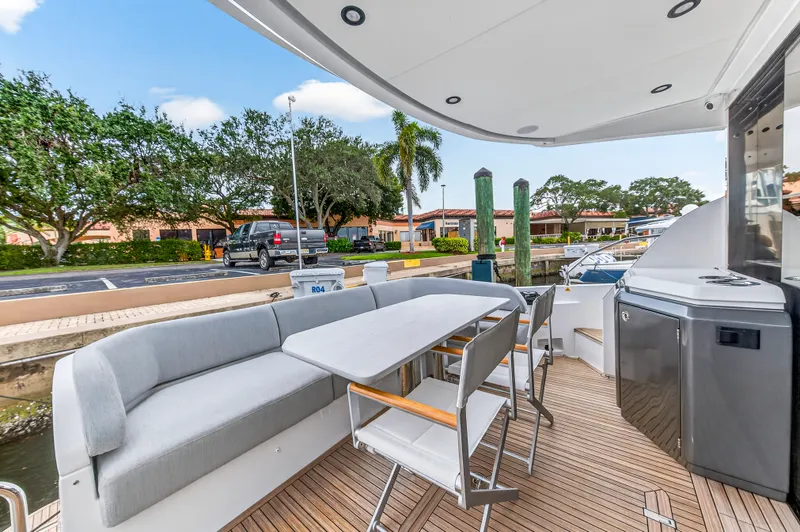 Slide: The Image of Azimut 53 FLY 2024 - 28