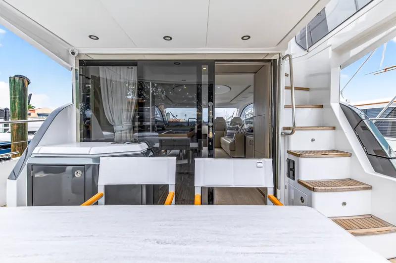 Slide: The Image of Azimut 53 FLY 2024 - 30