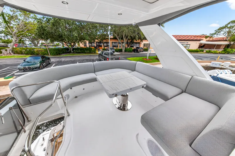 Slide: The Image of Azimut 53 FLY 2024 - 34