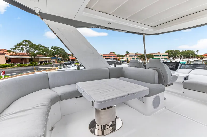 Slide: The Image of Azimut 53 FLY 2024 - 36