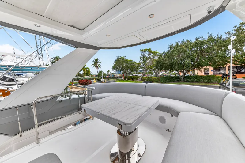 Slide: The Image of Azimut 53 FLY 2024 - 38