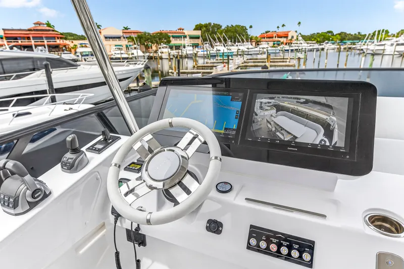 Slide: The Image of Azimut 53 FLY 2024 - 44