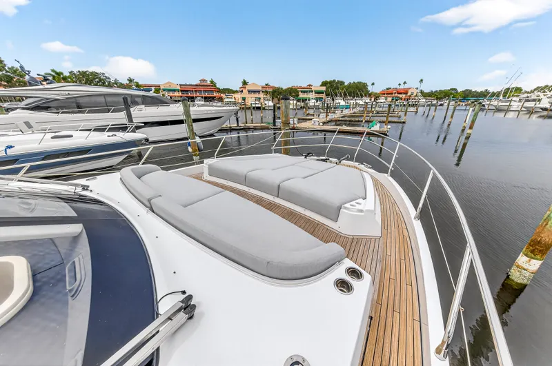 Slide: The Image of Azimut 53 FLY 2024 - 55